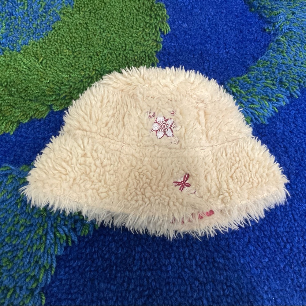 Embroiderd Pink SHerpa Bucket Hat OSFM - Picture 5 of 5